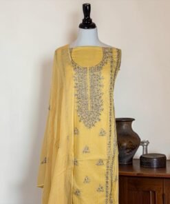 Alternative view of Gotta Lawn with Chiffon Dupatta